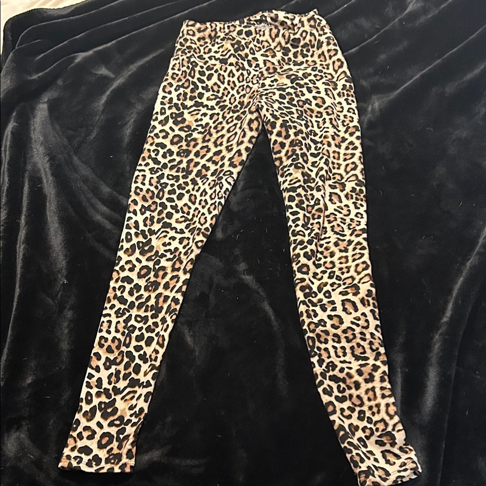 Super soft leggings 
Cheetah print